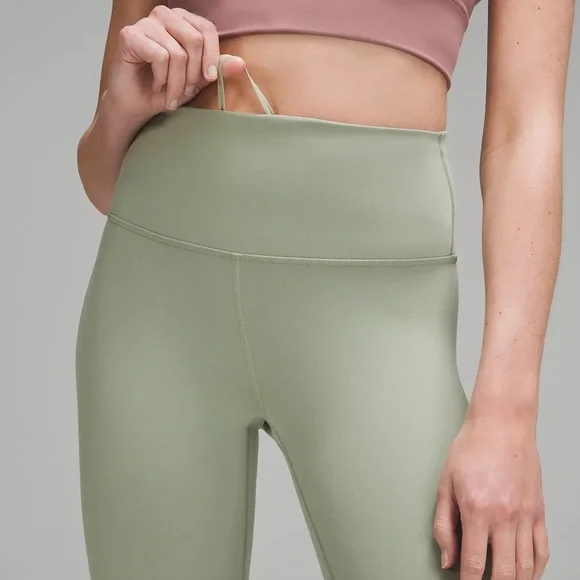 BRAND NEW Lululemon Wunder Train High-Rise Tight 25" - Picture 3 of 5